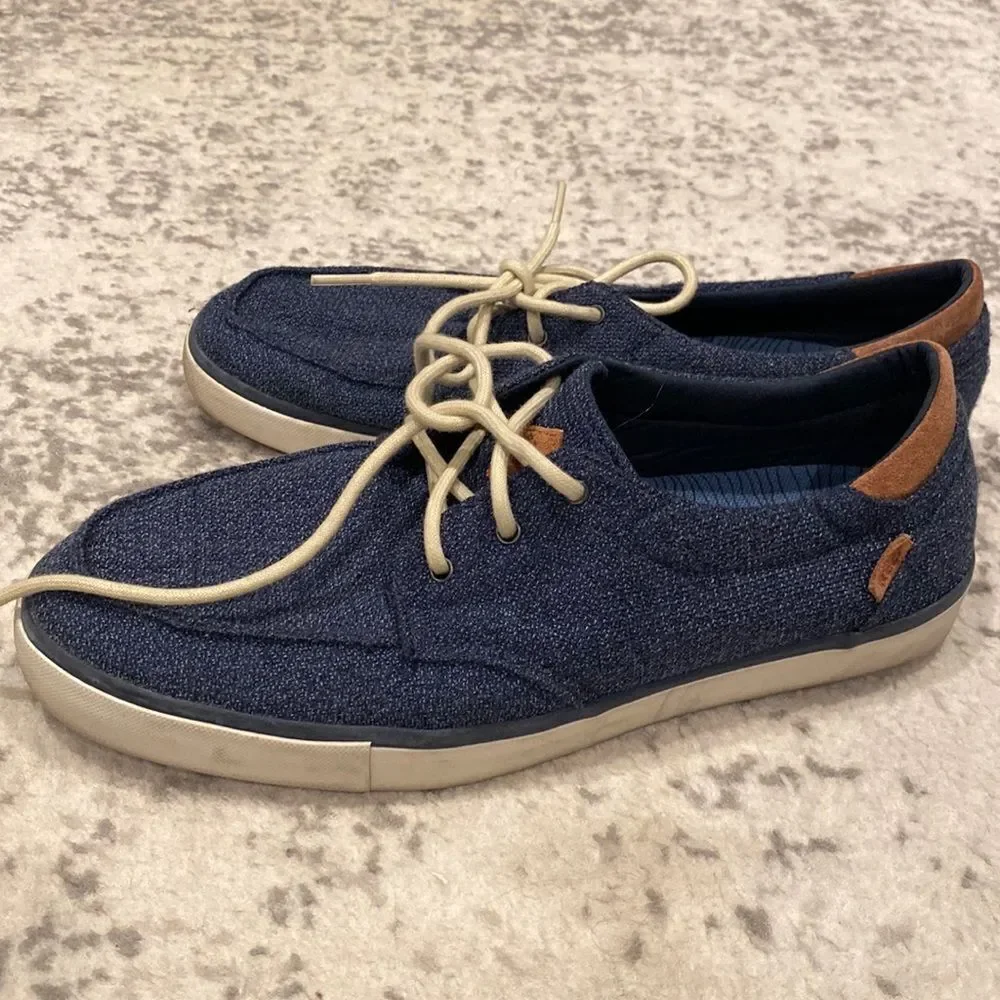 REEF DECKHAND 3 shoes size 10 in EUC navy blue with suede accent  GUC